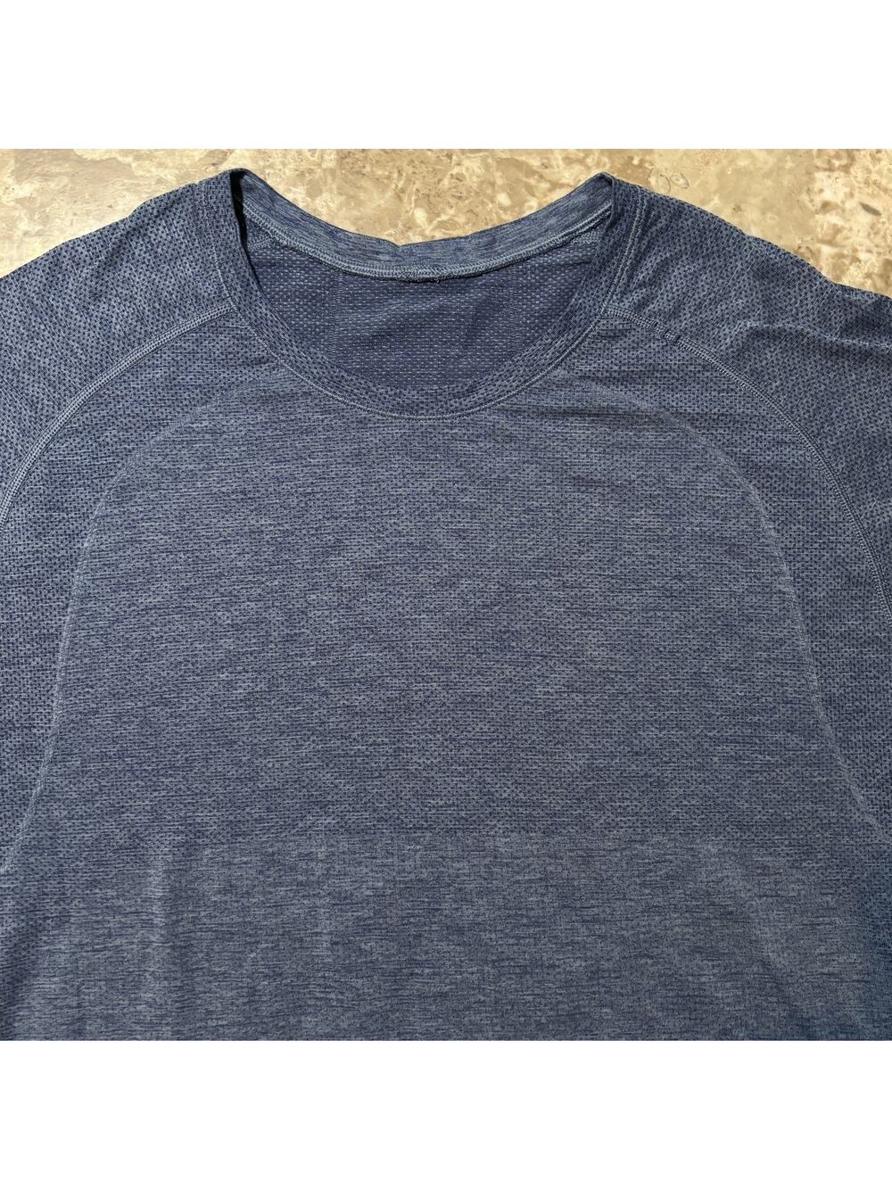 Lululemon Shirt Mens Large Blue Metal Vent Tech Short Sleeve Gym Performance